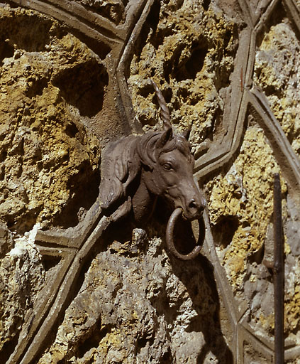 Haut-relief : licorne formant anneau