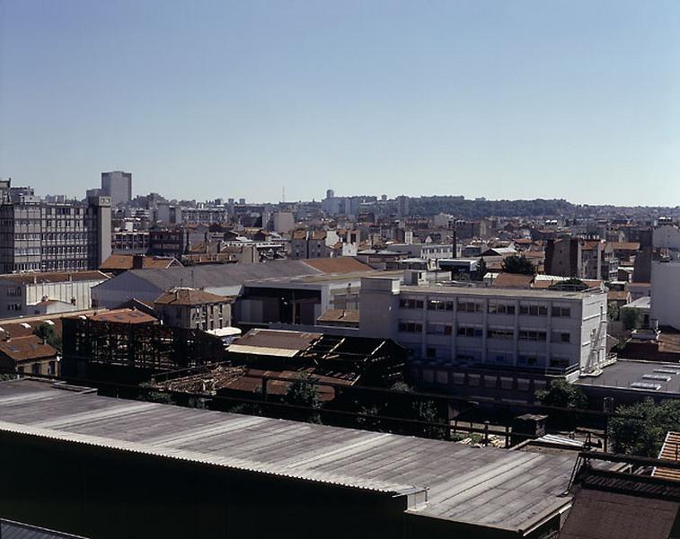 Vue plongeante sur le bas-Montreuil depuis les toits de la Société parisienne de tranchage et déroulage.