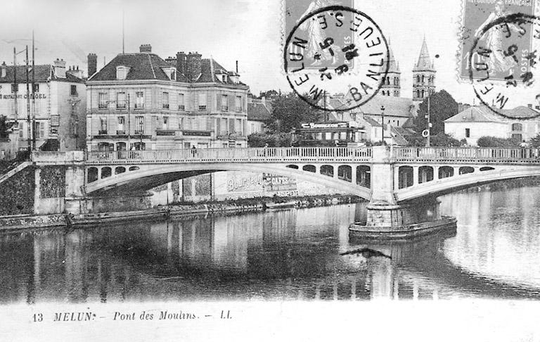 Le grand bras de la Seine, avec le 'pont de fer' et l'île Saint-Etienne.