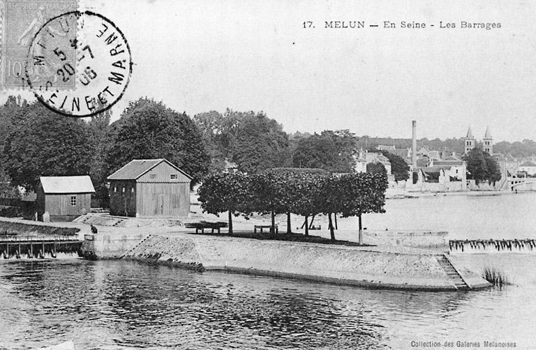 Vue de la pointe occidentale de l'île Saint-Etienne, avec ses entrepôts et ses barrages, au début du 20e siècle.