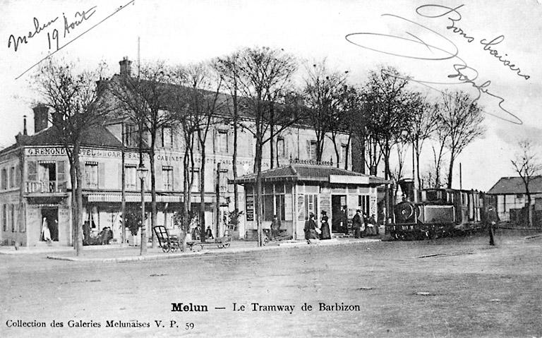 La place de la Gare, vers 1903 : le tramway de Barbizon.