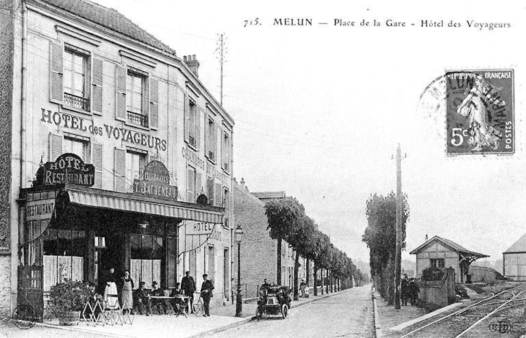 Façade de l'Hôtel des Voyageurs, place de la Gare, vers 1909.