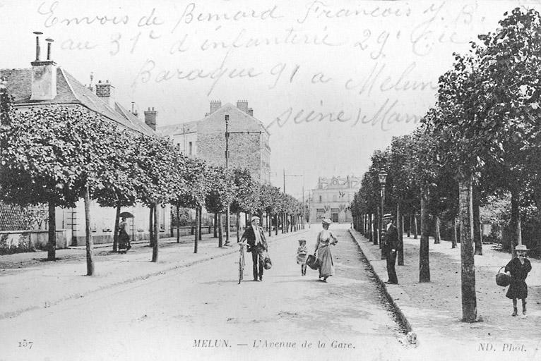 L'avenue de la Gare (act. avenue Galliéni) vers 1919.