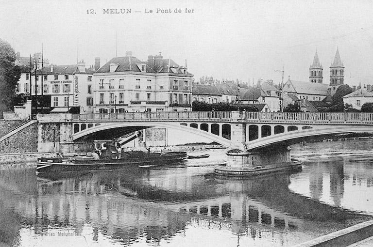 Partie nord du 'pont de fer', vue de l'aval, vers le début du 20e siècle.