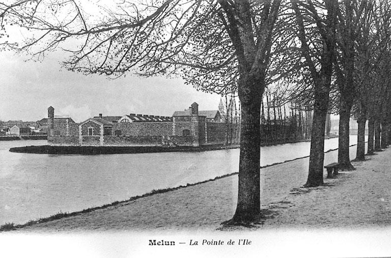 La pointe de l'île Saint-Etienne, avec la prison, vers le début du 20e siècle.