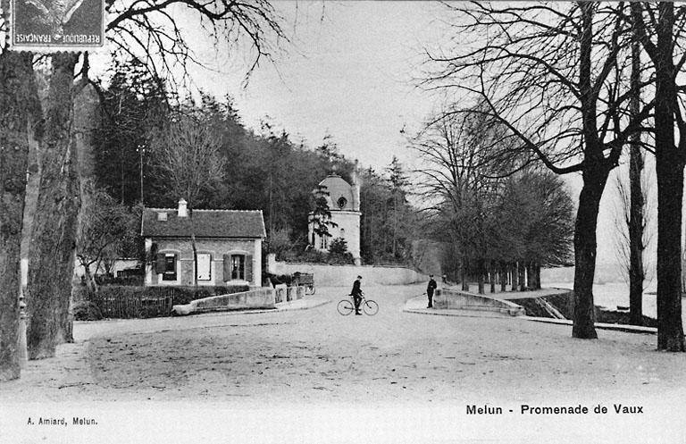 La promenade de Vaux-le-Pénil et l'octroi, vers 1907.