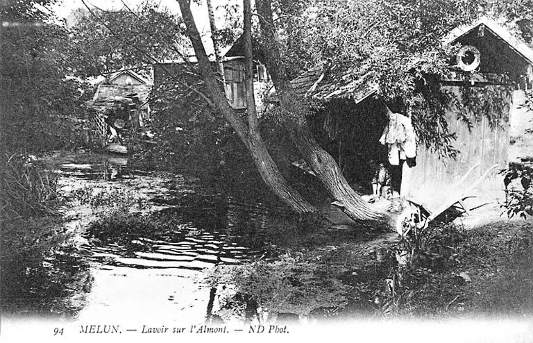 Lavoir sur l'Almont, vers 1910.