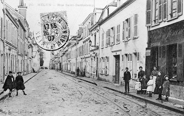 Vue sur la rue Saint-Barthélemy, vers le début du 20e siècle.