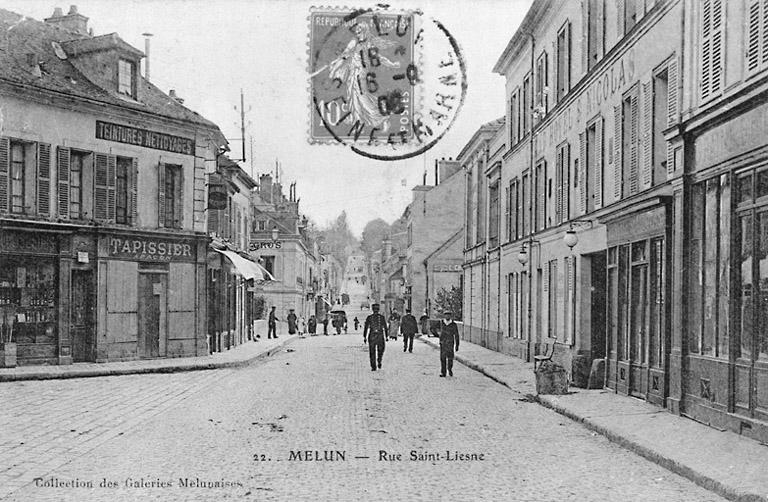 Début de la rue Saint-Liesne, vers 1908.