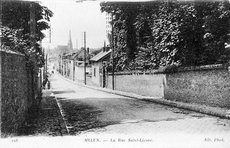 Le haut de la rue Saint-Liesne, vers 1918.