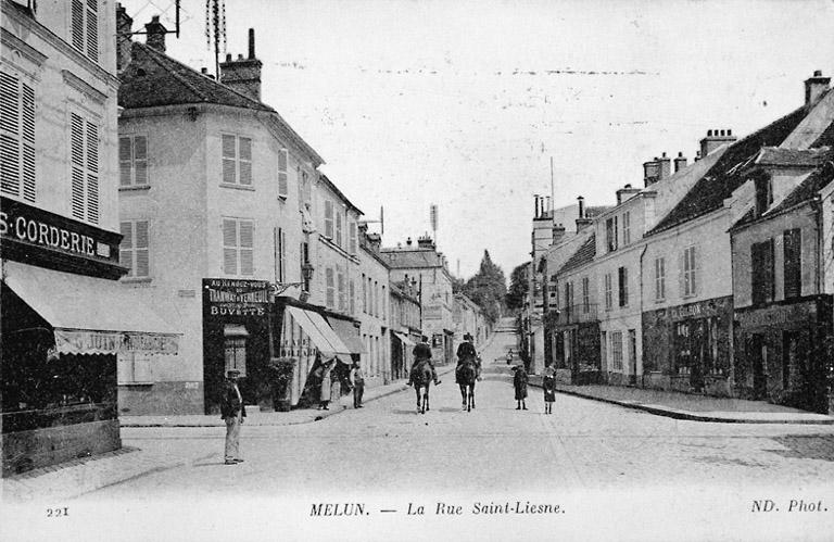 Vue de la rue Saint-Liesne, vers le début du 20e siècle.