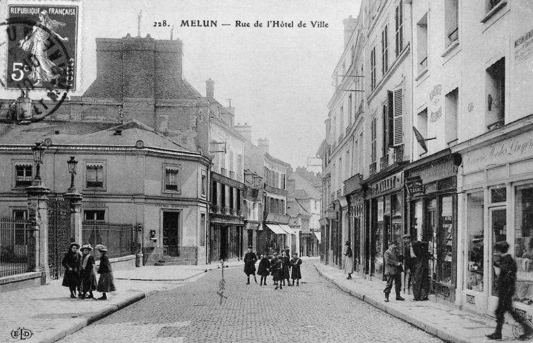 La rue de l'hôtel de ville (act. rue Paul-Doumer), vers 1910.