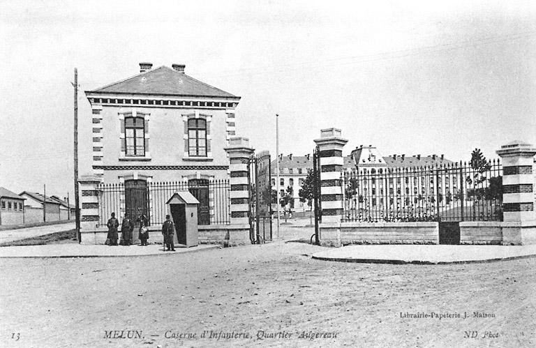 L'entrée de la caserne Augereau (infanterie), 1er quart du 20e siècle.