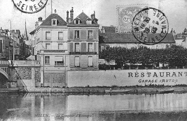 Le Comptoir d'Escompte, 2 rue Saint-Etienne, vers 1905 (aujourd'hui disparu). A droite, l'hôtel-restaurant du Phalanstère.