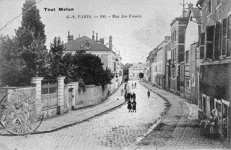 La rue des Fossés vers 1907.