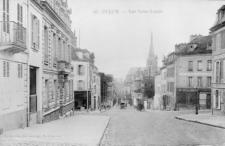 La rue Saint-Aspais vue du nord, vers 1916.