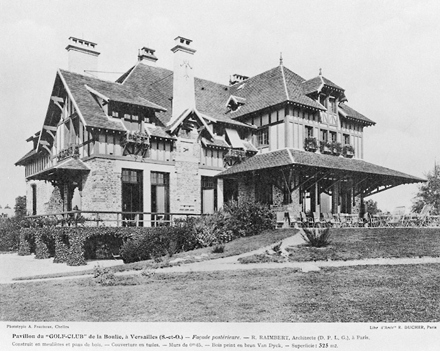 Vue d'ensemble de la façade donnant sur le golf.