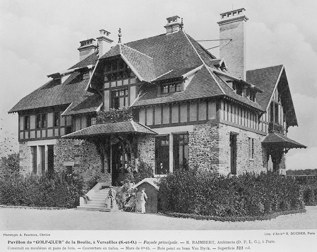 Vue d'ensemble de la façade antérieure.