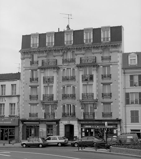 Vue d'ensemble depuis la rue.