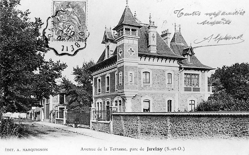 L'avenue de la terrasse et ses grosses maisons.