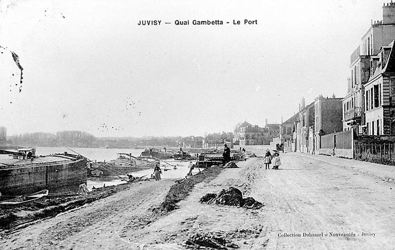 Le port et les bords de Seine au niveau du quai Gambetta.