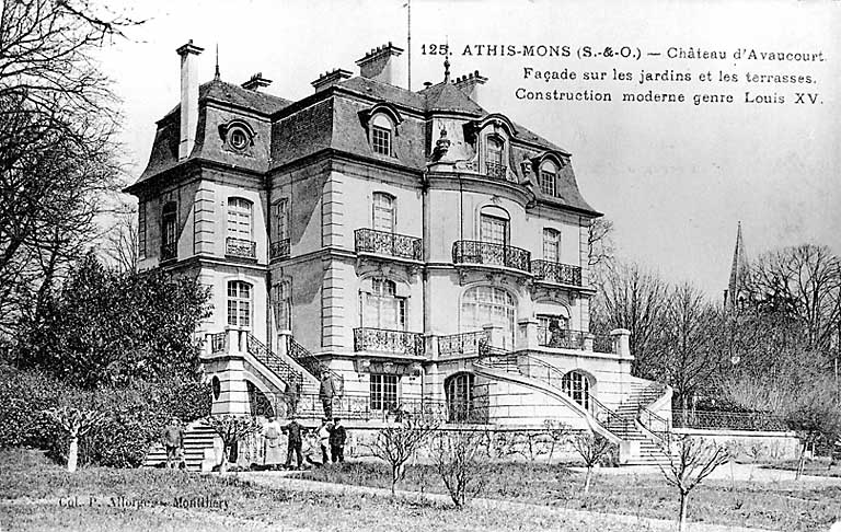 Vue d'ensemble de la façade sur les jardins.