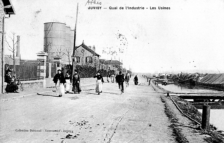 Le quai de l'Industrie en bordure de la Seine.