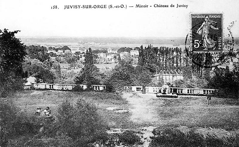 La ville vue de la terrasse du château.