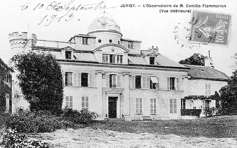 Vue générale de la façade du bâtiment principal côté parc.