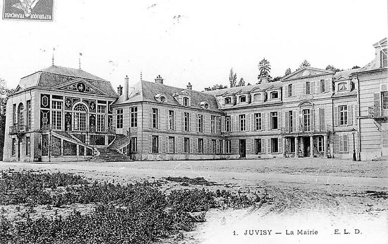 Vue générale de la façade antérieure des bâtiments principaux.