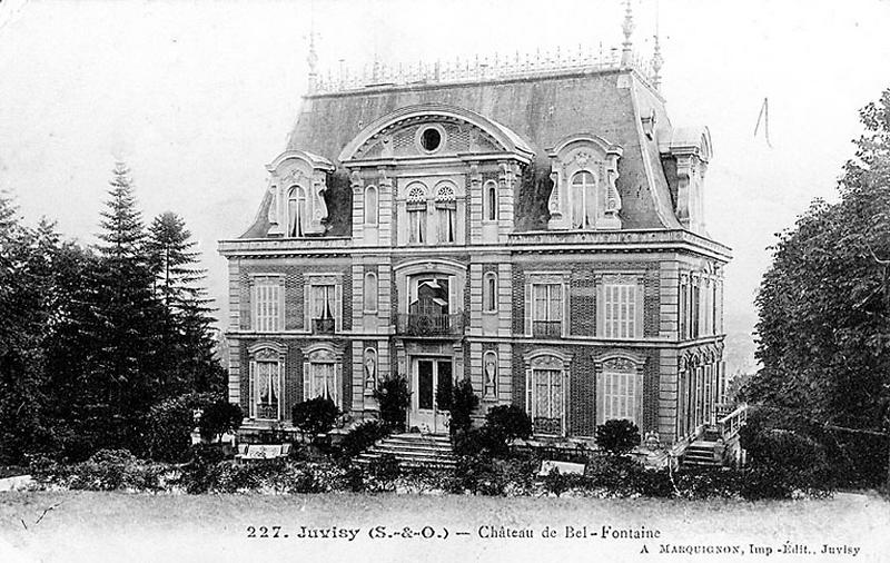 Façade antérieure du château sur le parc.