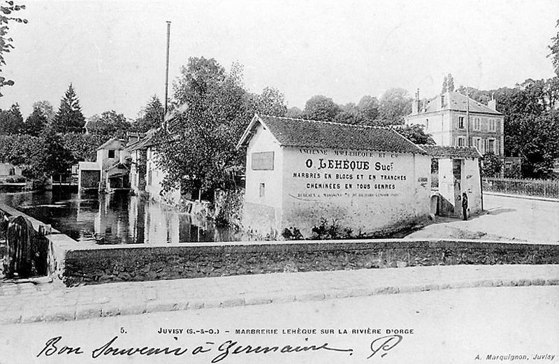 La marbrerie Lehèque et les bords de l'Orge au niveau du pont de la Grand Rue.