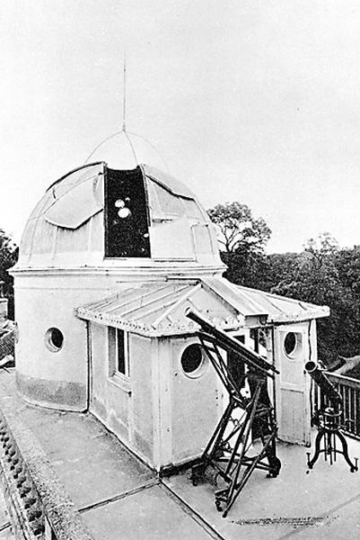 Lunette astronomique sur monture équatoriale