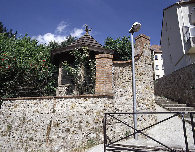Le kiosque vu depuis la rue.