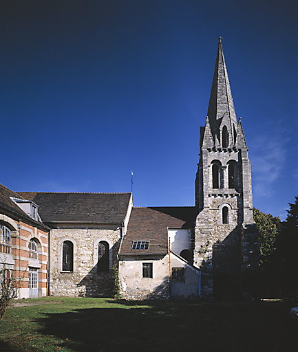 Vue d'ensemble de la façade sud donnant sur le parc du lycée Saint-Charles.