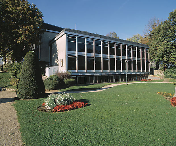 Bâtiment annexe de la mairie construit en 1971 par J. Goldstein.