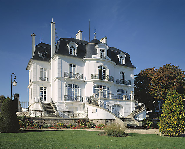 Façade arrière, côté Seine.