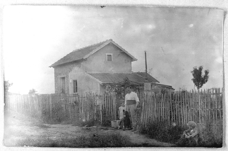 Vue d'ensemble d'un cabanon dans les années 20, situé avenue Condorcet.