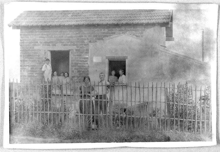 Vue d'ensemble d'un cabanon dans les années 20, situé avenue Condorcet.