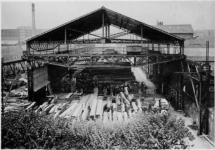Chantier couvert et pont roulant, vers 1930.