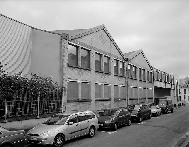 Halles de la papeterie SCOPAM, 28 rue du Progrès.