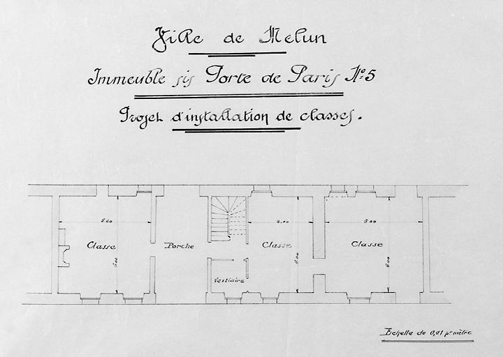 'Ville de Melun. Immeuble sis 5, Porte de Paris. Projet d'installation de classes'.
