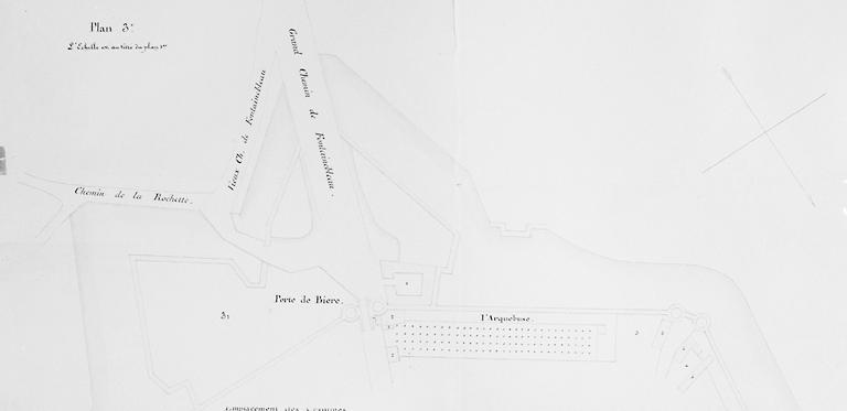 'Plan troisième, qui comprend les maisons et bâtiments adjacents aux murs et fossés de la ville de Melun : faubourg et paroisse Saint-Ambroise'. Partie supérieure du document.