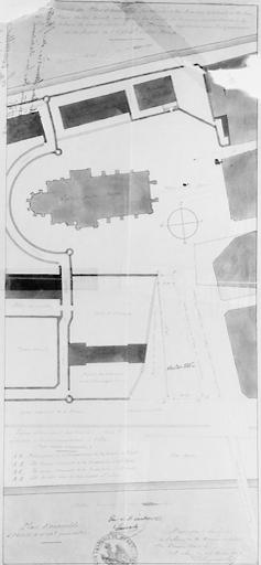 Plan d'ensemble des abords de la maison centrale de Melun et de la place Notre-Dame, indiquant les limites du terrain appartenant à l'Etat en dehors du mur d'enceinte de la prison à construire sur l'alignement de la façade de l'église Notre-Dame.