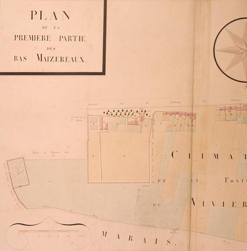 Plan de la première partie des Bas-Mézereaux : partie gauche. Ce document est un plan terrier représentant les parcelles à l'est de la 'grande rue du faubourg des Carmes' (actuelle rue du Général de Gaulle). On y voit notamment la 'place du Vieux marché' ainsi que le cimetière paroissial de Saint-Aspais (à l'extrême gauche du document).