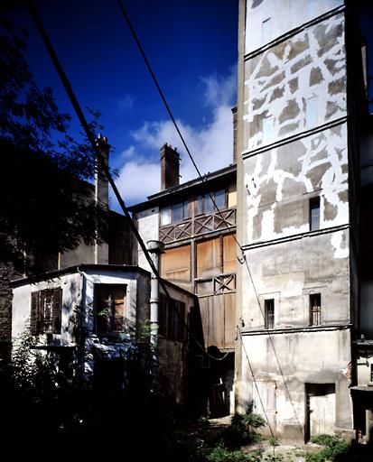 Elévation sur cour (façade est), avec escalier hors-oeuvre sur la cour et coursives en bois, au 34-40 rue Saint-Aspais.