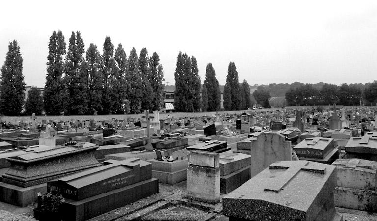 Vue générale : partie ouest du cimetière.