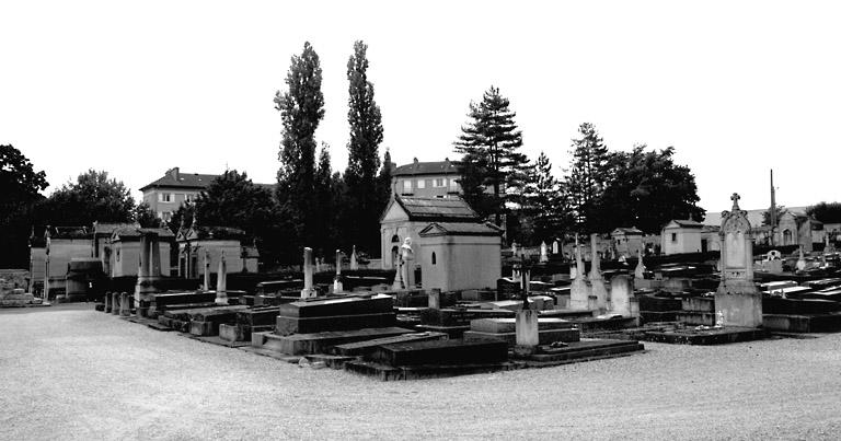 Vue générale : partie sud du cimetière.