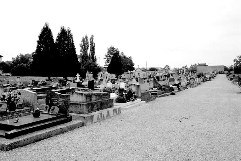 Vue générale : partie est du cimetière.