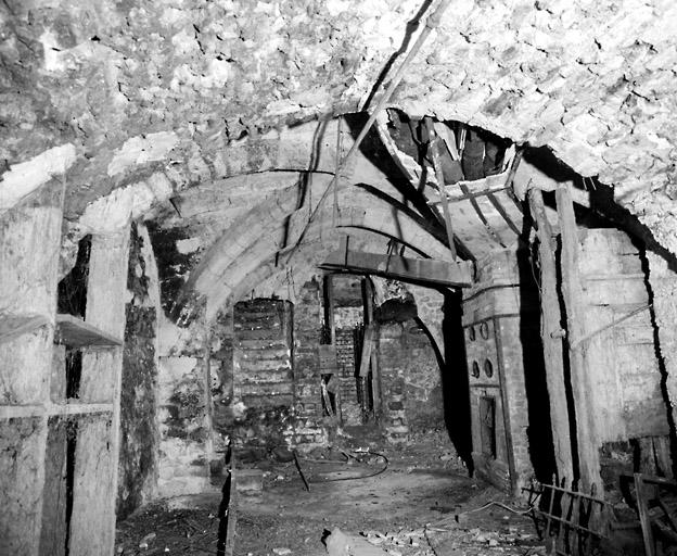 La cave du 18-20, rue Paul-Doumer : vue depuis l'est.